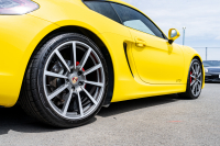 ポルシェ ケイマン(Type981) GTS ｽﾎﾟｰﾂｸﾛﾉPKG　6速MT 左ﾊﾝﾄﾞﾙ ﾌﾞﾗｯｸﾊｰﾌﾚｻﾞｰｽﾎﾟｰﾂｼｰﾄ･ﾌﾟﾗｽ ﾅﾋﾞTV ｽﾎﾟｰﾂｴｸﾞｿﾞｰｽﾄ PASM PDLS ｽﾎﾟｰﾂﾃﾞｻﾞｲﾝｽﾃｱﾘﾝｸﾞ TPM ｶﾚﾗｸﾗｼｯｸ20ｲﾝﾁAW　2年保証