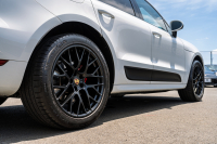 ポルシェ マカン GTS ｽﾎﾟｰﾂｸﾛﾉPKG　ﾌﾞﾗｯｸﾊｰﾌﾚｻﾞｰｼｰﾄ 10.9ｲﾝﾁPCM AppleCarPlay ｱﾗｳﾝﾄﾞﾋﾞｭｰ ｽﾎﾟｴｸﾞ ﾚｰﾝﾃﾞｨﾊﾟｰﾁｬｰﾜｰﾆﾝｸﾞ PASM PDLS ACC RSｽﾊﾟｲﾀﾞｰ20AW　2年保証