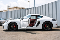 ポルシェ 718 ケイマン GTS ｽﾎﾟｰﾂｸﾛﾉPKG　ﾎﾞﾙﾄﾞｰﾚｯﾄﾞﾚｻﾞｰｲﾝﾃﾘｱ PCMﾅﾋﾞ ｽﾎﾟｴｸﾞ PASM GTｽﾎﾟｰﾂｽﾃｱ TPM ｵｰﾄｴｱｺﾝ ｷｾﾉﾝ 電格ﾐﾗｰ ｶﾚﾗS20ｲﾝﾁAW ﾊﾟｰｸｱｼｽﾄ　2年保証