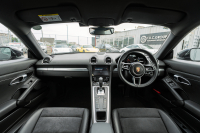 ポルシェ 718 ケイマン ﾍﾞｰｽｸﾞﾚｰﾄﾞ　ﾌﾞﾗｯｸﾊｰﾌﾚｻﾞｰｼｰﾄ ｼｰﾄﾋｰﾀｰ PCMﾅﾋﾞ AppleCarPlay ｷｾﾉﾝ ｵｰﾄｴｱｺﾝ TPM ﾊﾟﾄﾞﾙ 電格ﾐﾗｰ ｹｲﾏﾝ18ｲﾝﾁAW　2年保証