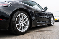 ポルシェ 718 ケイマン ﾍﾞｰｽｸﾞﾚｰﾄﾞ　ﾌﾞﾗｯｸﾊｰﾌﾚｻﾞｰｼｰﾄ ｼｰﾄﾋｰﾀｰ PCMﾅﾋﾞ AppleCarPlay ｷｾﾉﾝ ｵｰﾄｴｱｺﾝ TPM ﾊﾟﾄﾞﾙ 電格ﾐﾗｰ ｹｲﾏﾝ18ｲﾝﾁAW　2年保証