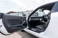 ポルシェ 911(Type991.1) ｶﾚﾗ4　MY16 ﾌﾞﾗｯｸﾚｻﾞｰｽﾎﾟｰﾂｼｰﾄ ｼｰﾄﾋｰﾀｰ ﾅﾋﾞTV ｽﾎﾟｰﾂﾃﾞｻﾞｲﾝｽﾃｱ 電格ﾐﾗｰ ｷｾﾉﾝ ｵｰﾄｴｱｺﾝ ｶﾚﾗ19ｲﾝﾁAW 　2年保証