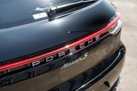 ポルシェ マカン S ｽﾎﾟｰﾂｸﾛﾉPKG　ﾚｻﾞｰPKG(ﾌﾞﾗｯｸ/ｶﾞｰﾈｯﾄﾚｯﾄﾞ) ﾋｰﾀｰ&ﾍﾞﾝﾁﾚｰﾀｰ ﾊﾟﾉﾗﾏSR PCMﾅﾋﾞ CarPlay PDLS+ PASM ｴﾝﾄﾘｰﾄﾞﾗｲﾌﾞ ACC ﾏｶﾝﾀｰﾎﾞ20ｲﾝﾁAW　2年保証