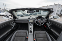 ポルシェ 718 ボクスター ﾍﾞｰｽｸﾞﾚｰﾄﾞ ｽﾎﾟｰﾂｸﾛﾉPKG　ﾌﾞﾗｯｸﾊｰﾌﾚｻﾞｰｼｰﾄ ｼｰﾄﾋｰﾀｰ ﾌﾞﾗｯｸｿﾌﾄﾄｯﾌﾟ PCMﾅﾋﾞ CarPlay ｷｾﾉﾝ ｵｰﾄｴｱｺﾝ TPM ﾊﾟｰｸｱｼｽﾄ 電格ﾐﾗｰ ﾎﾞｸｽﾀｰ18ｲﾝﾁAW　2年保証