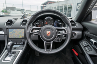 ポルシェ 718 ボクスター ﾍﾞｰｽｸﾞﾚｰﾄﾞ ｽﾎﾟｰﾂｸﾛﾉPKG　ﾌﾞﾗｯｸﾊｰﾌﾚｻﾞｰｼｰﾄ ｼｰﾄﾋｰﾀｰ ﾌﾞﾗｯｸｿﾌﾄﾄｯﾌﾟ PCMﾅﾋﾞ CarPlay ｷｾﾉﾝ ｵｰﾄｴｱｺﾝ TPM ﾊﾟｰｸｱｼｽﾄ 電格ﾐﾗｰ ﾎﾞｸｽﾀｰ18ｲﾝﾁAW　2年保証