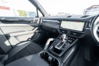 ポルシェ カイエン ﾍﾞｰｽｸﾞﾚｰﾄﾞ　ﾌﾞﾗｯｸﾚｻﾞｰｼｰﾄ ﾊﾟﾉﾗﾏSR PCMﾅﾋﾞ CarPlay ｴﾝﾄﾘｰﾄﾞﾗｲﾌﾞ ACC ｱﾗｳﾝﾄﾞﾋﾞｭｰ ｶｲｴﾝﾃﾞｻﾞｲﾝ20AW ﾚｰﾝﾁｪﾝｼﾞｱｼｽﾄ TPM　2年保証