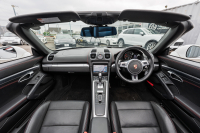 ポルシェ ボクスター(Type981) ﾍﾞｰｽｸﾞﾚｰﾄﾞ ｽﾎﾟｰﾂｸﾛﾉPKG　ﾌﾞﾗｯｸﾚｻﾞｰｲﾝﾃﾘｱ ｼｰﾄﾋｰﾀｰ&ﾍﾞﾝﾁﾚｰﾀｰ ﾚｯﾄﾞｿﾌﾄﾄｯﾌﾟ ﾅﾋﾞTV ｽﾎﾟｰﾂﾃﾞｻﾞｲﾝｽﾃｱﾘﾝｸﾞ PDLS ﾎﾞｸｽﾀｰ18ｲﾝﾁAW　2年保証