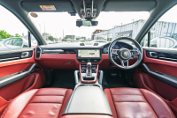 ポルシェ カイエン ﾍﾞｰｽｸﾞﾚｰﾄﾞ　ﾌﾞﾗｯｸ/ﾎﾞﾙﾄﾞｰﾚｯﾄﾞﾂｰﾄﾝｲﾝﾃ ﾊﾟﾉﾗﾏSR PCMﾅﾋﾞ CarPlay ｴﾝﾄﾘｰﾄﾞﾗｲﾌﾞ ACC ｱﾗｳﾝﾄﾞﾋﾞｭｰ TPM ｶｲｴﾝﾃﾞｻﾞｲﾝ20AW　2年保証