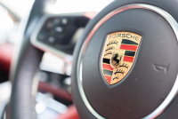 ポルシェ カイエン ﾍﾞｰｽｸﾞﾚｰﾄﾞ　ﾌﾞﾗｯｸ/ﾎﾞﾙﾄﾞｰﾚｯﾄﾞﾂｰﾄﾝｲﾝﾃ ﾊﾟﾉﾗﾏSR PCMﾅﾋﾞ CarPlay ｴﾝﾄﾘｰﾄﾞﾗｲﾌﾞ ACC ｱﾗｳﾝﾄﾞﾋﾞｭｰ TPM ｶｲｴﾝﾃﾞｻﾞｲﾝ20AW　2年保証