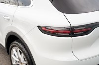 ポルシェ カイエン ﾍﾞｰｽｸﾞﾚｰﾄﾞ　ﾌﾞﾗｯｸ/ﾎﾞﾙﾄﾞｰﾚｯﾄﾞﾂｰﾄﾝｲﾝﾃ ﾊﾟﾉﾗﾏSR PCMﾅﾋﾞ CarPlay ｴﾝﾄﾘｰﾄﾞﾗｲﾌﾞ ACC ｱﾗｳﾝﾄﾞﾋﾞｭｰ TPM ｶｲｴﾝﾃﾞｻﾞｲﾝ20AW　2年保証