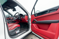 ポルシェ カイエン ﾍﾞｰｽｸﾞﾚｰﾄﾞ　ﾌﾞﾗｯｸ/ﾎﾞﾙﾄﾞｰﾚｯﾄﾞﾂｰﾄﾝｲﾝﾃ ﾊﾟﾉﾗﾏSR PCMﾅﾋﾞ CarPlay ｴﾝﾄﾘｰﾄﾞﾗｲﾌﾞ ACC ｱﾗｳﾝﾄﾞﾋﾞｭｰ TPM ｶｲｴﾝﾃﾞｻﾞｲﾝ20AW　2年保証