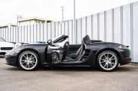 ポルシェ 718 ボクスター ﾍﾞｰｽｸﾞﾚｰﾄﾞ ｽﾎﾟｰﾂｸﾛﾉPKG　ﾌﾞﾗｯｸﾊｰﾌﾚｻﾞｰｼｰﾄ ﾌﾞﾗｯｸｿﾌﾄﾄｯﾌﾟ PCMﾅﾋﾞ CarPlay ｽﾎﾟｰﾂｴｸﾞｿﾞｰｽﾄ PDLS+/LEDﾗｲﾄ ｵｰﾄｴｱｺﾝ TPM ﾊﾟｰｸｱｼｽﾄ 電格ﾐﾗｰ ｶﾚﾗS20ｲﾝﾁAW　2年保証