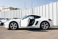 ポルシェ ケイマン(Type981) ﾍﾞｰｽｸﾞﾚｰﾄﾞ　2014年ﾓﾃﾞﾙ ﾌﾞﾗｯｸﾊｰﾌﾚｻﾞｰｼｰﾄ ｼｰﾄﾋｰﾀｰ ﾅﾋﾞTV ｽﾎﾟｰﾂﾃﾞｻﾞｲﾝｽﾃｱﾘﾝｸﾞ PDLS ｵｰﾄｴｱｺﾝ ｹｲﾏﾝS19ｲﾝﾁAW　2年保証