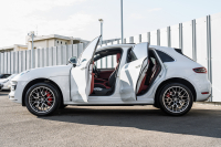 ポルシェ マカン ﾀｰﾎﾞ ｽﾎﾟｰﾂｸﾛﾉPKG　ﾂｰﾄﾝﾚｻﾞｰｲﾝﾃﾘｱ(ｶﾞｰﾈｯﾄﾚｯﾄﾞ/ﾌﾞﾗｯｸ) ｱﾀﾞﾌﾟﾃｨﾌﾞｽﾎﾟｰﾂｼｰﾄ ﾍﾞﾝﾁﾚｰﾀｰ ﾊﾟﾉﾗﾏｻﾝﾙｰﾌ ﾅﾋﾞTV PASM/ｴｱｻｽ ｴﾝﾄﾘｰﾄﾞﾗｲﾌﾞ RSｽﾊﾟｲﾀﾞｰ20ｲﾝﾁAW　2年保証