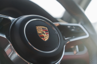 ポルシェ マカン ﾀｰﾎﾞ ｽﾎﾟｰﾂｸﾛﾉPKG　ﾂｰﾄﾝﾚｻﾞｰｲﾝﾃﾘｱ(ｶﾞｰﾈｯﾄﾚｯﾄﾞ/ﾌﾞﾗｯｸ) ｱﾀﾞﾌﾟﾃｨﾌﾞｽﾎﾟｰﾂｼｰﾄ ﾍﾞﾝﾁﾚｰﾀｰ ﾊﾟﾉﾗﾏｻﾝﾙｰﾌ ﾅﾋﾞTV PASM/ｴｱｻｽ ｴﾝﾄﾘｰﾄﾞﾗｲﾌﾞ RSｽﾊﾟｲﾀﾞｰ20ｲﾝﾁAW　2年保証