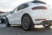 ポルシェ マカン ﾀｰﾎﾞ ｽﾎﾟｰﾂｸﾛﾉPKG　ﾂｰﾄﾝﾚｻﾞｰｲﾝﾃﾘｱ(ｶﾞｰﾈｯﾄﾚｯﾄﾞ/ﾌﾞﾗｯｸ) ｱﾀﾞﾌﾟﾃｨﾌﾞｽﾎﾟｰﾂｼｰﾄ ﾍﾞﾝﾁﾚｰﾀｰ ﾊﾟﾉﾗﾏｻﾝﾙｰﾌ ﾅﾋﾞTV PASM/ｴｱｻｽ ｴﾝﾄﾘｰﾄﾞﾗｲﾌﾞ RSｽﾊﾟｲﾀﾞｰ20ｲﾝﾁAW　2年保証