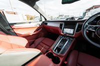 ポルシェ マカン ﾀｰﾎﾞ ｽﾎﾟｰﾂｸﾛﾉPKG　ﾂｰﾄﾝﾚｻﾞｰｲﾝﾃﾘｱ(ｶﾞｰﾈｯﾄﾚｯﾄﾞ/ﾌﾞﾗｯｸ) ｱﾀﾞﾌﾟﾃｨﾌﾞｽﾎﾟｰﾂｼｰﾄ ﾍﾞﾝﾁﾚｰﾀｰ ﾊﾟﾉﾗﾏｻﾝﾙｰﾌ ﾅﾋﾞTV PASM/ｴｱｻｽ ｴﾝﾄﾘｰﾄﾞﾗｲﾌﾞ RSｽﾊﾟｲﾀﾞｰ20ｲﾝﾁAW　2年保証