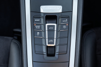 ポルシェ ボクスター(Type981) S ｽﾎﾟｰﾂｸﾛﾉPKG　2015年ﾓﾃﾞﾙ ﾌﾞﾗｯｸﾊｰﾌﾚｻﾞｰｼｰﾄ ｼｰﾄﾋｰﾀｰ ﾌﾞﾗｯｸｿﾌﾄﾄｯﾌﾟ ｸﾗﾘｵﾝﾅﾋﾞ ﾌﾙｾｸﾞTV ｽﾎﾟｰﾂﾃﾞｻﾞｲﾝｽﾃｱ 電動Dﾐﾗｰ ｵｰﾄｴｱｺﾝ TPM ｹｲﾏﾝS19ｲﾝﾁAW　2年保証