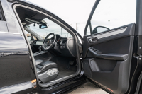 ポルシェ マカン ﾀｰﾎﾞ ｽﾎﾟｰﾂｸﾛﾉPKG　MY17 ﾌﾞﾗｯｸﾚｻﾞｰｼｰﾄ PCMﾅﾋﾞ LED/PDLS+ PASM ｴﾝﾄﾘｰﾄﾞﾗｲﾌﾞ BOSEｻｳﾝﾄﾞ ｸﾙｺﾝ ﾏｶﾝﾀｰﾎﾞ19ｲﾝﾁAW　2年保証