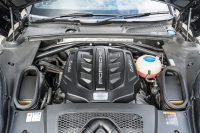 ポルシェ マカン ﾀｰﾎﾞ ｽﾎﾟｰﾂｸﾛﾉPKG　MY17 ﾌﾞﾗｯｸﾚｻﾞｰｼｰﾄ PCMﾅﾋﾞ LED/PDLS+ PASM ｴﾝﾄﾘｰﾄﾞﾗｲﾌﾞ BOSEｻｳﾝﾄﾞ ｸﾙｺﾝ ﾏｶﾝﾀｰﾎﾞ19ｲﾝﾁAW　2年保証