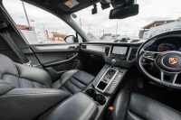 ポルシェ マカン ﾀｰﾎﾞ ｽﾎﾟｰﾂｸﾛﾉPKG　MY17 ﾌﾞﾗｯｸﾚｻﾞｰｼｰﾄ PCMﾅﾋﾞ LED/PDLS+ PASM ｴﾝﾄﾘｰﾄﾞﾗｲﾌﾞ BOSEｻｳﾝﾄﾞ ｸﾙｺﾝ ﾏｶﾝﾀｰﾎﾞ19ｲﾝﾁAW　2年保証