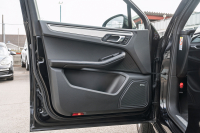 ポルシェ マカン ﾀｰﾎﾞ ｽﾎﾟｰﾂｸﾛﾉPKG　MY17 ﾌﾞﾗｯｸﾚｻﾞｰｼｰﾄ PCMﾅﾋﾞ LED/PDLS+ PASM ｴﾝﾄﾘｰﾄﾞﾗｲﾌﾞ BOSEｻｳﾝﾄﾞ ｸﾙｺﾝ ﾏｶﾝﾀｰﾎﾞ19ｲﾝﾁAW　2年保証