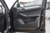 ポルシェ マカン ﾀｰﾎﾞ ｽﾎﾟｰﾂｸﾛﾉPKG　MY17 ﾌﾞﾗｯｸﾚｻﾞｰｼｰﾄ PCMﾅﾋﾞ LED/PDLS+ PASM ｴﾝﾄﾘｰﾄﾞﾗｲﾌﾞ BOSEｻｳﾝﾄﾞ ｸﾙｺﾝ ﾏｶﾝﾀｰﾎﾞ19ｲﾝﾁAW　2年保証