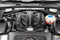 ポルシェ マカン ﾀｰﾎﾞ ｽﾎﾟｰﾂｸﾛﾉPKG　ﾂｰﾄﾝﾚｻﾞｰPKG(ｶﾞｰﾈｯﾄﾚｯﾄﾞ/ﾌﾞﾗｯｸ) ﾊﾟﾉﾗﾏｻﾝﾙｰﾌ PCMﾅﾋﾞTV PASM ｴﾝﾄﾘｰﾄﾞﾗｲﾌﾞ BOSEｻｳﾝﾄﾞ ｸﾙｺﾝ RSｽﾊﾟｲﾀﾞｰﾃﾞｻﾞｲﾝ20ｲﾝﾁAW　2年保証