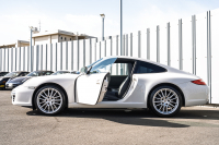 ポルシェ 911(Type997) ｶﾚﾗ　右ﾊﾝﾄﾞﾙ 後期ﾓﾃﾞﾙ ｽﾄｰﾝｸﾞﾚｰﾚｻﾞｰｼｰﾄ ｼｰﾄﾋｰﾀｰ ｸﾗﾘｵﾝﾅﾋﾞ ﾌﾙｾｸﾞTV ｷｾﾉﾝﾗｲﾄ ｵｰﾄｴｱｺﾝ ｽﾎﾟｰﾂﾃﾞｻﾞｲﾝ19ｲﾝﾁAW　2年保証