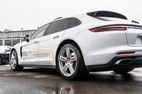 ポルシェ パナメーラ スポーツツーリスモ 4　ﾌﾞﾗｯｸﾚｻﾞｰｼｰﾄ ﾊﾟﾉﾗﾏｻﾝﾙｰﾌ PCMﾅﾋﾞ CayPlay PDLS/LEDﾗｲﾄ PASM/ｴｱｻｽ ｴﾝﾄﾘｰD ACC ﾊﾟﾅﾒｰﾗﾀｰﾎﾞ20ｲﾝﾁAW　2年保証