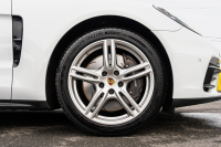 ポルシェ パナメーラ スポーツツーリスモ 4　ﾌﾞﾗｯｸﾚｻﾞｰｼｰﾄ ﾊﾟﾉﾗﾏｻﾝﾙｰﾌ PCMﾅﾋﾞ CayPlay PDLS/LEDﾗｲﾄ PASM/ｴｱｻｽ ｴﾝﾄﾘｰD ACC ﾊﾟﾅﾒｰﾗﾀｰﾎﾞ20ｲﾝﾁAW　2年保証