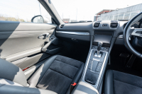 ポルシェ ケイマン(Type981) ﾍﾞｰｽｸﾞﾚｰﾄﾞ　ﾌﾞﾗｯｸﾊｰﾌﾚｻﾞｰｼｰﾄ ｼｰﾄﾋｰﾀｰ ﾅﾋﾞTV ｽﾎﾟｰﾂﾃﾞｻﾞｲﾝｽﾃｱﾘﾝｸﾞ PDLS 電動Dﾐﾗｰ ｵｰﾄｴｱｺﾝ ｹｲﾏﾝ18ｲﾝﾁAW　2年保証