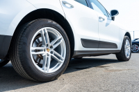 ポルシェ マカン ﾍﾞｰｽｸﾞﾚｰﾄﾞ　2017年ﾓﾃﾞﾙ ｱｹﾞｰﾄｸﾞﾚｰﾊｰﾌﾚｻﾞｰｼｰﾄ PCMﾅﾋﾞ ﾊﾟｰｸｱｼｽﾄ TPM ｸﾙｰｽﾞｺﾝﾄﾛｰﾙ ﾙｰﾌﾚｰﾙ ｵｰﾄﾃｰﾙｹﾞｰﾄ LDW ｶﾗｰｸﾚｽﾄｷｬｯﾌﾟ ﾏｶﾝﾀｰﾎﾞ19ｲﾝﾁAW　2年保証