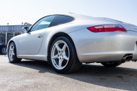 ポルシェ 911(Type997) ｶﾚﾗ　ﾌﾞﾗｯｸﾚｻﾞｰｼｰﾄ ｱﾙｶﾝﾀｰﾗﾙｰﾌﾗｲﾅｰ ｶﾛｯﾂｪﾘｱﾅﾋﾞ ﾌﾙｾｸﾞTV ｵｰﾄｴｱｺﾝ PSM ｷｾﾉﾝﾗｲﾄ F/Rﾌｫｸﾞ ｶﾚﾗ18ｲﾝﾁAW　2年保証