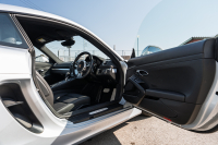 ポルシェ ケイマン(Type981) ﾍﾞｰｽｸﾞﾚｰﾄﾞ ｽﾎﾟｰﾂｸﾛﾉPKG　ﾌﾞﾗｯｸﾚｻﾞｰｼｰﾄ ｼｰﾄﾋｰﾀｰ ﾅﾋﾞTV ｽﾎﾟｰﾂﾃﾞｻﾞｲﾝｽﾃｱﾘﾝｸﾞ PDLS BOSE ｽﾎﾟｰﾂｼｬｰｼ ﾎﾞｸｽﾀｰS19ｲﾝﾁAW　2年保証