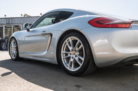 ポルシェ ケイマン(Type981) ﾍﾞｰｽｸﾞﾚｰﾄﾞ ｽﾎﾟｰﾂｸﾛﾉPKG　ﾌﾞﾗｯｸﾚｻﾞｰｼｰﾄ ｼｰﾄﾋｰﾀｰ ﾅﾋﾞTV ｽﾎﾟｰﾂﾃﾞｻﾞｲﾝｽﾃｱﾘﾝｸﾞ PDLS BOSE ｽﾎﾟｰﾂｼｬｰｼ ﾎﾞｸｽﾀｰS19ｲﾝﾁAW　2年保証