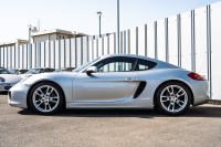 ポルシェ ケイマン(Type981) ﾍﾞｰｽｸﾞﾚｰﾄﾞ ｽﾎﾟｰﾂｸﾛﾉPKG　ﾌﾞﾗｯｸﾚｻﾞｰｼｰﾄ ｼｰﾄﾋｰﾀｰ ﾅﾋﾞTV ｽﾎﾟｰﾂﾃﾞｻﾞｲﾝｽﾃｱﾘﾝｸﾞ PDLS BOSE ｽﾎﾟｰﾂｼｬｰｼ ﾎﾞｸｽﾀｰS19ｲﾝﾁAW　2年保証