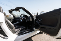 ポルシェ ボクスター(Type981) ﾍﾞｰｽｸﾞﾚｰﾄﾞ　ﾌﾞﾗｯｸﾊｰﾌﾚｻﾞｰ ﾌﾞﾗｯｸｿﾌﾄﾄｯﾌﾟ ﾅﾋﾞTV ｽﾎﾟｰﾂﾃﾞｻﾞｲﾝｽﾃｱﾘﾝｸﾞ PDLS ｵｰﾄA/C 電動Dﾐﾗｰ ｹｲﾏﾝ18ｲﾝﾁAW ｶﾗｰｸﾚｽﾄｾﾝﾀｰｷｬｯﾌﾟ　2年保証