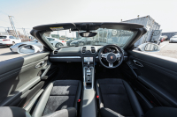 ポルシェ ボクスター(Type981) ﾍﾞｰｽｸﾞﾚｰﾄﾞ　ﾌﾞﾗｯｸﾊｰﾌﾚｻﾞｰ ﾌﾞﾗｯｸｿﾌﾄﾄｯﾌﾟ ﾅﾋﾞTV ｽﾎﾟｰﾂﾃﾞｻﾞｲﾝｽﾃｱﾘﾝｸﾞ PDLS ｵｰﾄA/C 電動Dﾐﾗｰ ｹｲﾏﾝ18ｲﾝﾁAW ｶﾗｰｸﾚｽﾄｾﾝﾀｰｷｬｯﾌﾟ　2年保証