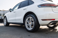 ポルシェ マカン ﾍﾞｰｽｸﾞﾚｰﾄﾞ　ﾌﾞﾗｯｸﾊｰﾌﾚｻﾞｰ ｼｰﾄﾋｰﾀｰ ﾊﾟﾉﾗﾏｻﾝﾙｰﾌ PCMﾅﾋﾞ ｱﾗｳﾝﾄﾞﾋﾞｭｰ ｴﾝﾄﾘｰﾄﾞﾗｲﾌﾞ ACC ﾚｰﾝﾁｪﾝｼﾞ ﾊﾟｰｸｱｼｽﾄ LEDﾗｲﾄ TPM ﾏｶﾝｽﾎﾟｰﾂ19ｲﾝﾁAW　2年保証