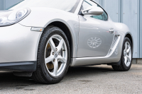 ポルシェ ケイマン(Type987) ﾍﾞｰｽｸﾞﾚｰﾄﾞ　後期ﾓﾃﾞﾙ ﾌﾞﾗｯｸﾊｰﾌﾚｻﾞｰｼｰﾄ ｼｰﾄﾋｰﾀｰ ｸﾗﾘｵﾝﾅﾋﾞ ﾌﾙｾｸﾞTV ﾊﾞｯｸｶﾒﾗ ﾀﾞｲﾅﾐｯｸｺｰﾅﾘﾝｸﾞﾗｲﾄ ｵｰﾄｴｱｺﾝ ｹｲﾏﾝ17ｲﾝﾁAW　2年保証