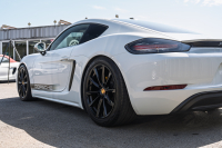 ポルシェ 718 ケイマン ﾍﾞｰｽｸﾞﾚｰﾄﾞ ｽﾎﾟｰﾂｸﾛﾉPKG　ﾌﾞﾗｯｸﾊｰﾌﾚｻﾞｰ PCMﾅﾋﾞTV CarPlay 電格ﾐﾗｰ ｷｾﾉﾝﾗｲﾄ ﾀﾞｳﾝｻｽ ﾜｲﾄﾞｽﾍﾟｰｻｰ ﾎﾞｸｽﾀｰS19ｲﾝﾁAW　2年保証