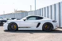 ポルシェ 718 ケイマン ﾍﾞｰｽｸﾞﾚｰﾄﾞ ｽﾎﾟｰﾂｸﾛﾉPKG　ﾌﾞﾗｯｸﾊｰﾌﾚｻﾞｰ PCMﾅﾋﾞTV CarPlay 電格ﾐﾗｰ ｷｾﾉﾝﾗｲﾄ ﾀﾞｳﾝｻｽ ﾜｲﾄﾞｽﾍﾟｰｻｰ ﾎﾞｸｽﾀｰS19ｲﾝﾁAW　2年保証