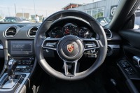 ポルシェ 718 ボクスター ﾍﾞｰｽｸﾞﾚｰﾄﾞ　ﾌﾞﾗｯｸﾊｰﾌﾚｻﾞｰ ｼｰﾄﾋｰﾀｰ ﾌﾞﾗｯｸｿﾌﾄﾄｯﾌﾟ PCMﾅﾋﾞTV CarPlay ｽﾎﾟｰﾂｴｸﾞｿﾞｰｽﾄ ｴﾝﾄﾘｰﾄﾞﾗｲﾌﾞｷｾﾉﾝ  ﾎﾞｸｽﾀｰS19ｲﾝﾁAW　2年保証