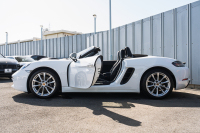 ポルシェ 718 ボクスター ﾍﾞｰｽｸﾞﾚｰﾄﾞ　ﾌﾞﾗｯｸﾊｰﾌﾚｻﾞｰ ｼｰﾄﾋｰﾀｰ ﾌﾞﾗｯｸｿﾌﾄﾄｯﾌﾟ PCMﾅﾋﾞTV CarPlay ｽﾎﾟｰﾂｴｸﾞｿﾞｰｽﾄ ｴﾝﾄﾘｰﾄﾞﾗｲﾌﾞｷｾﾉﾝ  ﾎﾞｸｽﾀｰS19ｲﾝﾁAW　2年保証