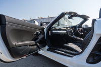 ポルシェ 718 ボクスター ﾍﾞｰｽｸﾞﾚｰﾄﾞ　ﾌﾞﾗｯｸﾊｰﾌﾚｻﾞｰ ｼｰﾄﾋｰﾀｰ ﾌﾞﾗｯｸｿﾌﾄﾄｯﾌﾟ PCMﾅﾋﾞTV CarPlay ｽﾎﾟｰﾂｴｸﾞｿﾞｰｽﾄ ｴﾝﾄﾘｰﾄﾞﾗｲﾌﾞｷｾﾉﾝ  ﾎﾞｸｽﾀｰS19ｲﾝﾁAW　2年保証