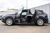 ポルシェ カイエン ﾍﾞｰｽｸﾞﾚｰﾄﾞ ｽﾎﾟｰﾂｸﾛﾉPKG　ﾌﾞﾗｯｸﾚｻﾞｰｼｰﾄ ﾊﾟﾉﾗﾏﾙｰﾌ PCM CarPlay PASM/ｴｱｻｽ PDLS ｴﾝﾄﾘｰD BOSE ｱﾝﾋﾞｴﾝﾄﾗｲﾄ ACC ｶｲｴﾝS19ｲﾝﾁAW　2年保証