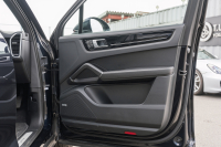 ポルシェ カイエン ﾍﾞｰｽｸﾞﾚｰﾄﾞ ｽﾎﾟｰﾂｸﾛﾉPKG　ﾌﾞﾗｯｸﾚｻﾞｰｼｰﾄ ﾊﾟﾉﾗﾏﾙｰﾌ PCM CarPlay PASM/ｴｱｻｽ PDLS ｴﾝﾄﾘｰD BOSE ｱﾝﾋﾞｴﾝﾄﾗｲﾄ ACC ｶｲｴﾝS19ｲﾝﾁAW　2年保証