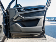 ポルシェ カイエン ﾍﾞｰｽｸﾞﾚｰﾄﾞ ｽﾎﾟｰﾂｸﾛﾉPKG　ﾌﾞﾗｯｸﾚｻﾞｰｼｰﾄ PCMﾅﾋﾞ AppleCarPlay ｱﾗｳﾝﾄﾞﾋﾞｭｰ ｴﾝﾄﾘｰﾄﾞﾗｲﾌﾞ ACC ﾚｰﾝﾁｪﾝｼﾞ LEDﾗｲﾄ ﾊﾟｰｸｱｼｽﾄ TPM ｶｲｴﾝ19AW　2年保証