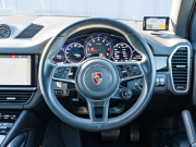ポルシェ カイエン ﾍﾞｰｽｸﾞﾚｰﾄﾞ ｽﾎﾟｰﾂｸﾛﾉPKG　ﾌﾞﾗｯｸﾚｻﾞｰｼｰﾄ PCMﾅﾋﾞ AppleCarPlay ｱﾗｳﾝﾄﾞﾋﾞｭｰ ｴﾝﾄﾘｰﾄﾞﾗｲﾌﾞ ACC ﾚｰﾝﾁｪﾝｼﾞ LEDﾗｲﾄ ﾊﾟｰｸｱｼｽﾄ TPM ｶｲｴﾝ19AW　2年保証